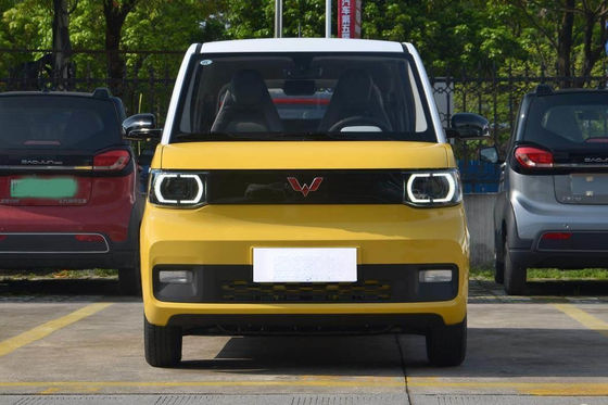 120-170KM Mini EV Arabalar Wuling Ev Araba 3 Kapı 4 Koltuk Kompakt Boyut