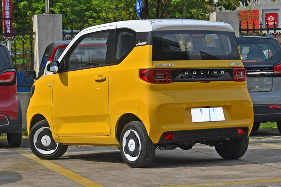 120-170KM Mini EV Arabalar Wuling Ev Araba 3 Kapı 4 Koltuk Kompakt Boyut