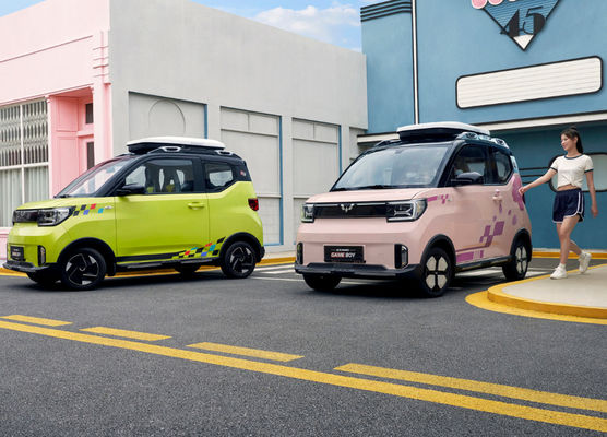 120-170KM Mini EV Arabalar Wuling Ev Araba 3 Kapı 4 Koltuk Kompakt Boyut