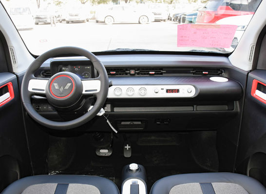 120-170KM Mini EV Arabalar Wuling Ev Araba 3 Kapı 4 Koltuk Kompakt Boyut