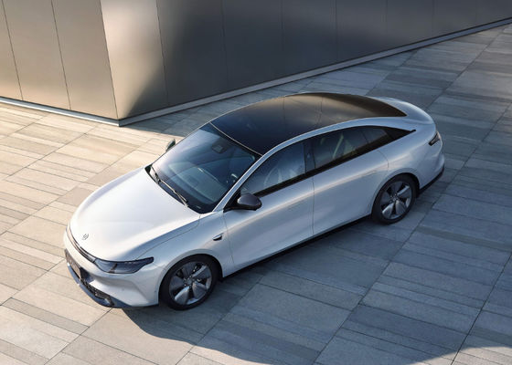 C01 Leap Motors Elektrikli Araba 525-717KM 4 Kapı 5 Koltuk 0.67H Hızlı Şarj