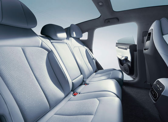 C01 Leap Motors Elektrikli Araba 525-717KM 4 Kapı 5 Koltuk 0.67H Hızlı Şarj