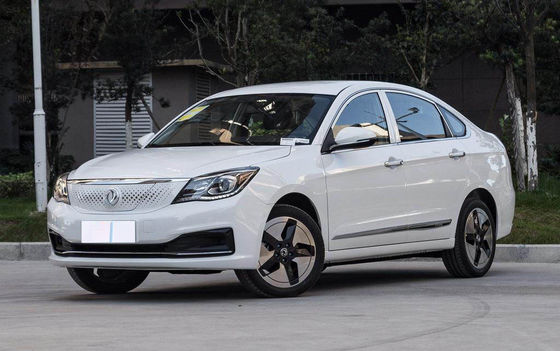 400KM Dongfeng Fengshen E70 Saf Elektrikli Kompakt Araba 4 Kapı 5 Koltuk