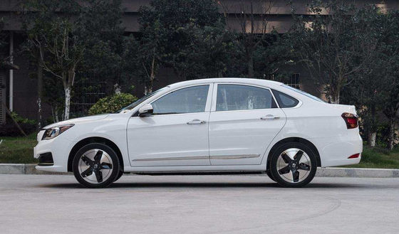 400KM Dongfeng Fengshen E70 Saf Elektrikli Kompakt Araba 4 Kapı 5 Koltuk