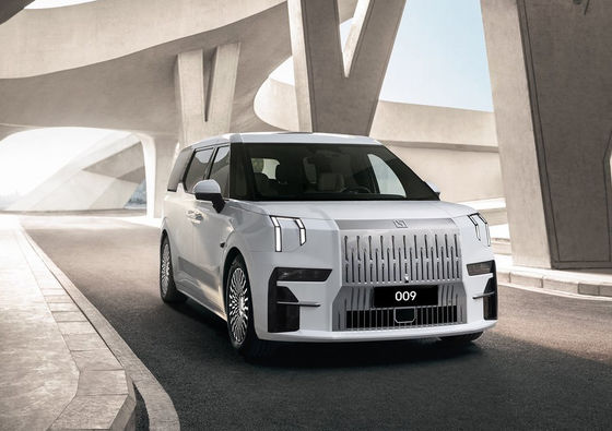 5 Kapı 6 Koltuk Geely Zeekr Ev 009 Zeekr Elektrikli Araba 702-822KM Uzun Menzilli
