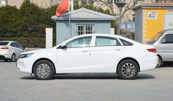 Dihao Ev Geely Sedan Elektrikli Araba 421KM 4 Kapı 5 Koltuk 0,5 Saat Hızlı Şarj