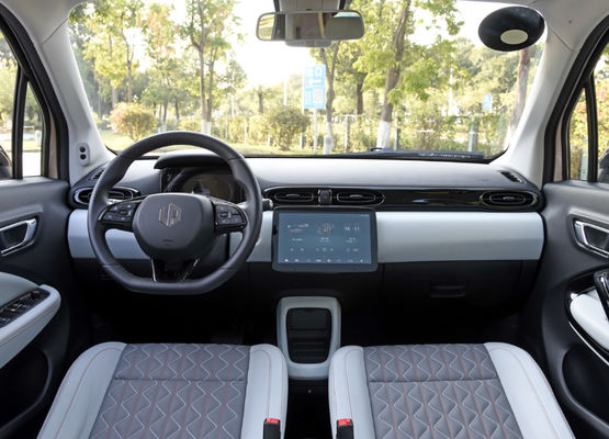 Leap Motor T03 Sedan Elektrikli Araba 403KM 0.6H Hızlı Şarj 3.5H Yavaş Şarj