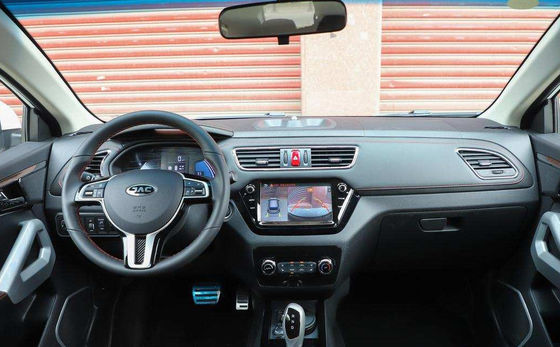 IEV7S JAC Motorları Elektrikli Araçlar JAC Ev Araba 402KM 5 Kapı 5 Koltuk