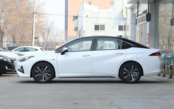 Guangqi Yilue EA6 Sedan Elektrikli Araba 510KM 4 Kapı 5 Koltuk 0.78H Hızlı Şarj