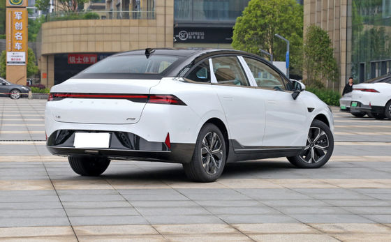 XiaoPeng P5 2022 450-550KM Kompakt Elektrikli Arabalar 4 Kapı 5 Koltuk
