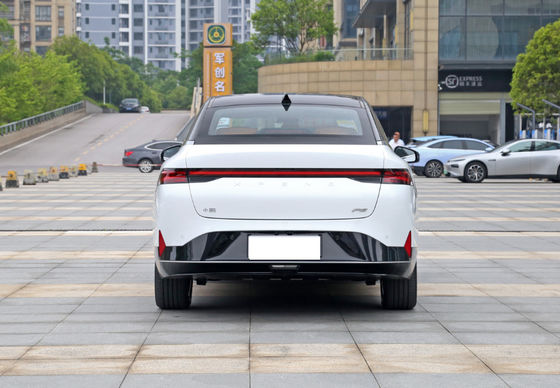 XiaoPeng P5 2022 450-550KM Kompakt Elektrikli Arabalar 4 Kapı 5 Koltuk