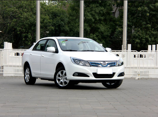 305KM 400KM BYD E5 EV Yüksek Performanslı Saf Elektrikli 4 Kapı 5 Koltuk