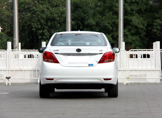 305KM 400KM BYD E5 EV Yüksek Performanslı Saf Elektrikli 4 Kapı 5 Koltuk