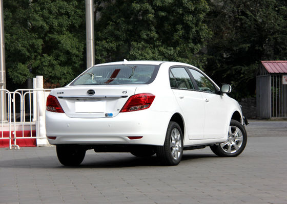 305KM 400KM BYD E5 EV Yüksek Performanslı Saf Elektrikli 4 Kapı 5 Koltuk
