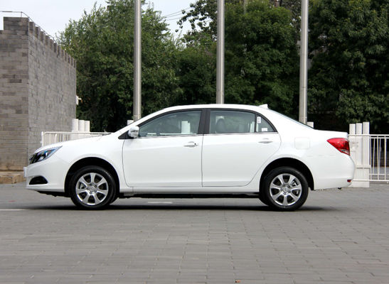 305KM 400KM BYD E5 EV Yüksek Performanslı Saf Elektrikli 4 Kapı 5 Koltuk