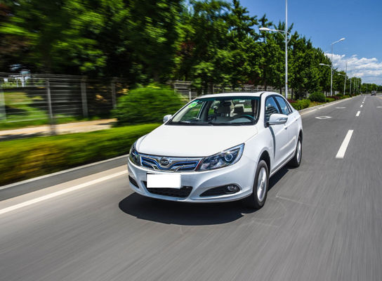 305KM 400KM BYD E5 EV Yüksek Performanslı Saf Elektrikli 4 Kapı 5 Koltuk
