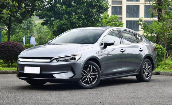 400-600KM Kompakt Byd Qin Plus Ev 4 Kapı 5 Koltuk Yüksek Performans