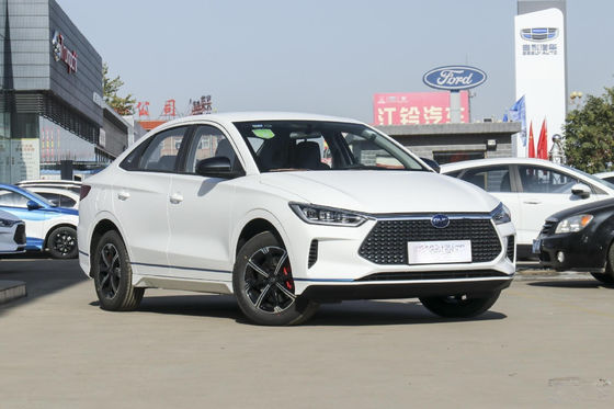E3 Byd Sedan Elektrikli Araba Resmi Standart 401KM 4 Kapı 5 Koltuk