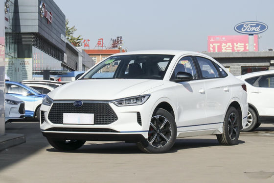E3 Byd Sedan Elektrikli Araba Resmi Standart 401KM 4 Kapı 5 Koltuk