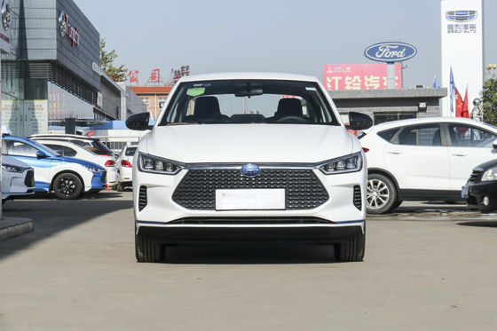 E3 Byd Sedan Elektrikli Araba Resmi Standart 401KM 4 Kapı 5 Koltuk