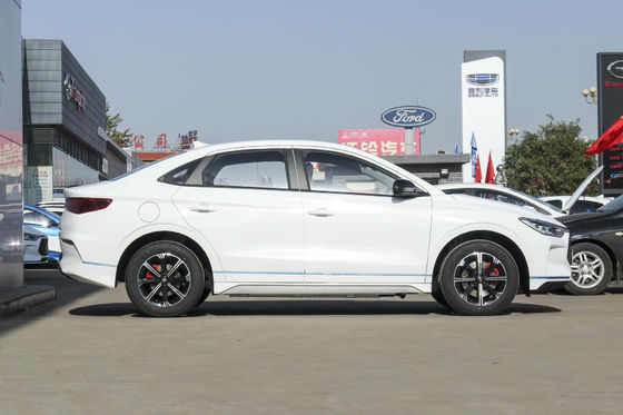 E3 Byd Sedan Elektrikli Araba Resmi Standart 401KM 4 Kapı 5 Koltuk