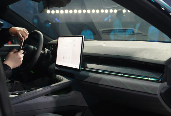 Zeekr 001 Silver 2023 Pure Ev Arabaları 546-1032KM Uzun Menzilli Yüksek Performans